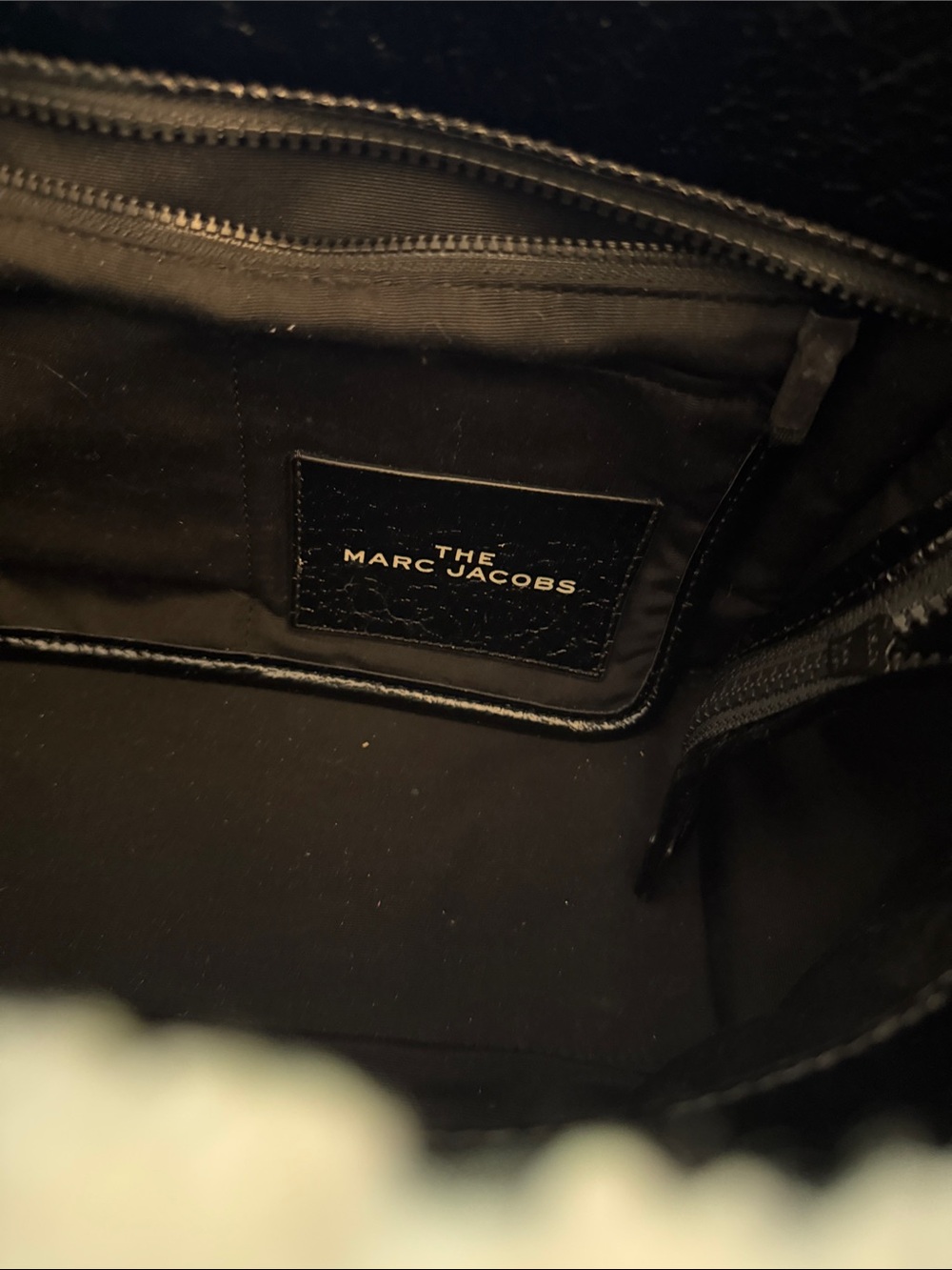 Marc Jacobs Crinkled Leather The Tote Bag Marc Jacobs Shearling - Picture 4 of 16